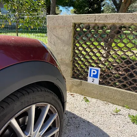 Apartman Liana Garden 2 *